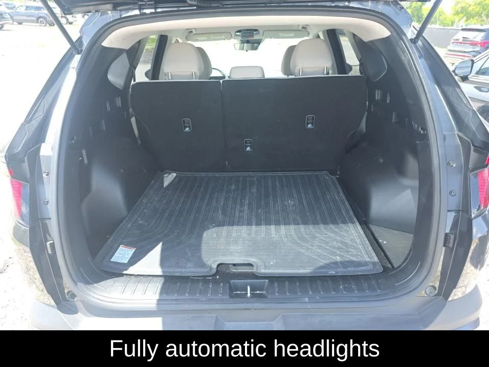 Used 2025 Phantom Black Hyundai SE image 7