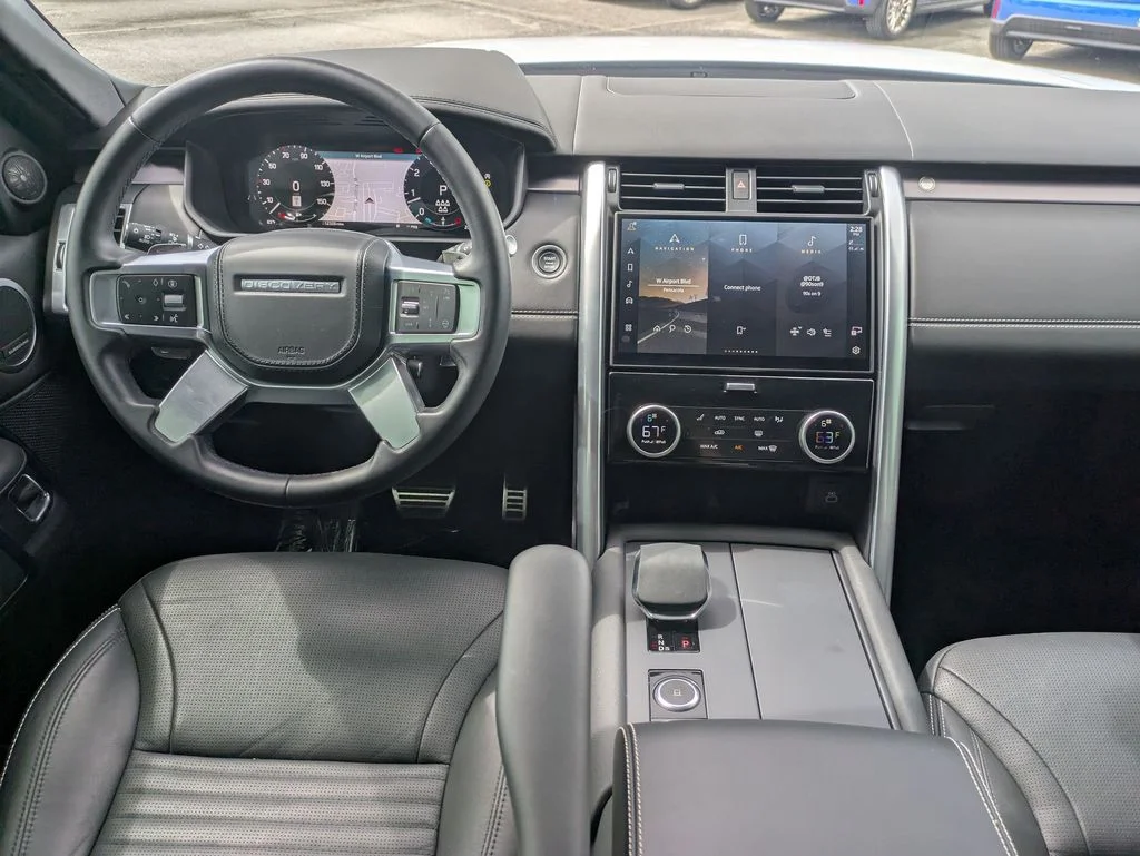 Used 2025 White Land Rover Metropolitan Edition image 29