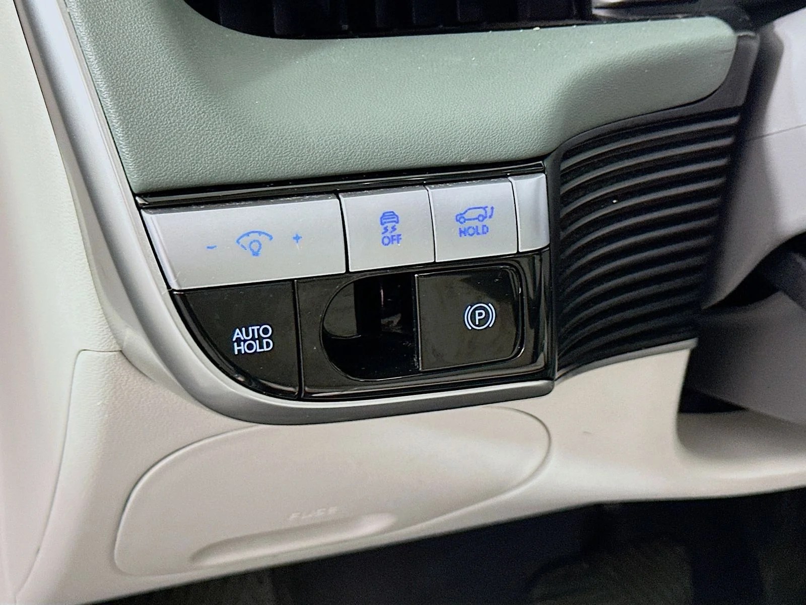Used 2023 Digital Teal Hyundai Limited image 10