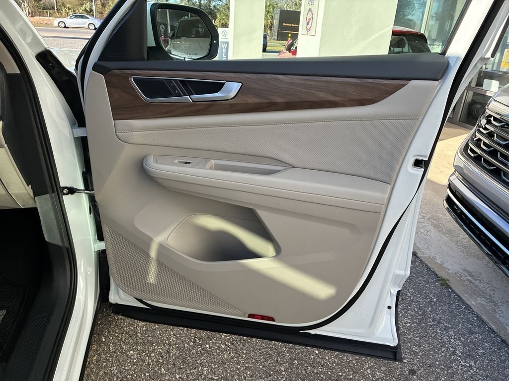New 2026 White/off-white Volkswagen SE image 32