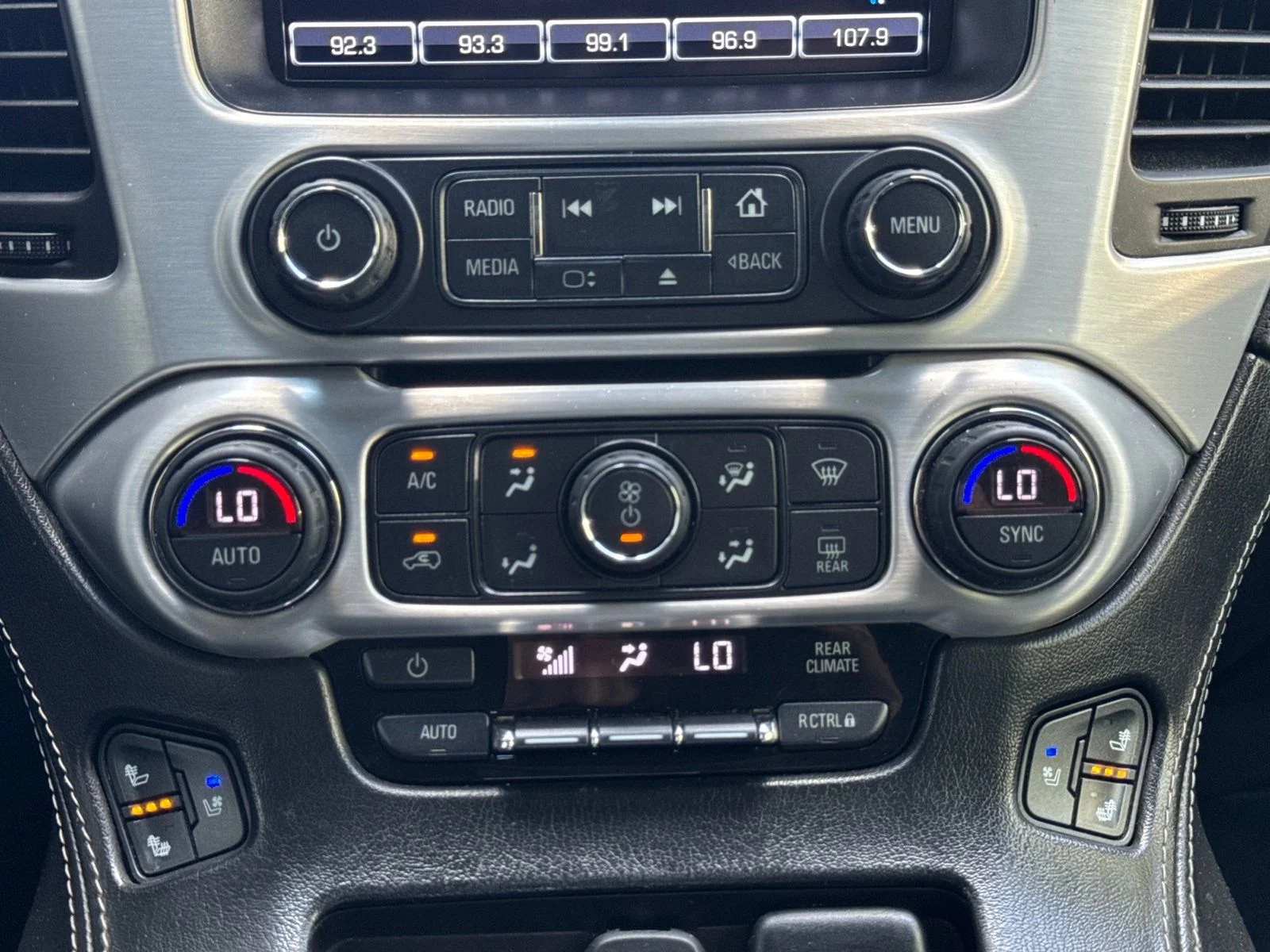 Used 2018 Silver GMC SLT image 28