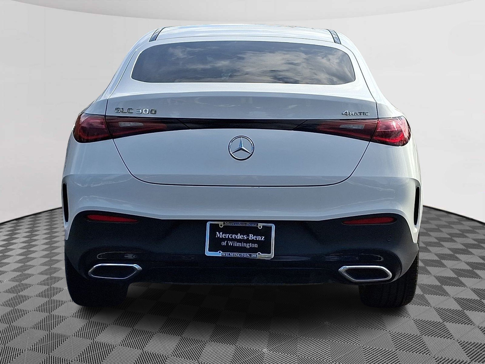 Certified Used 2024 Polar White - 149 Mercedes-Benz 4MATIC® Coupe image 5