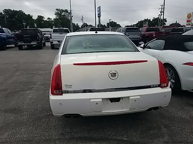 Used 2006 White Cadillac Base image 21