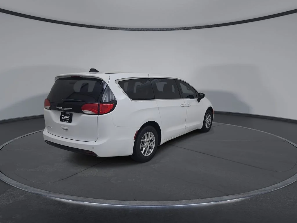 New 2027 Bright White Clear-Coat Exterior Paint Chrysler LX image 14