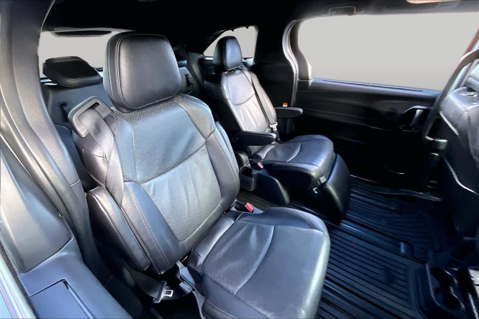 Used 2025 Wind Chill Pearl Toyota Limited image 17