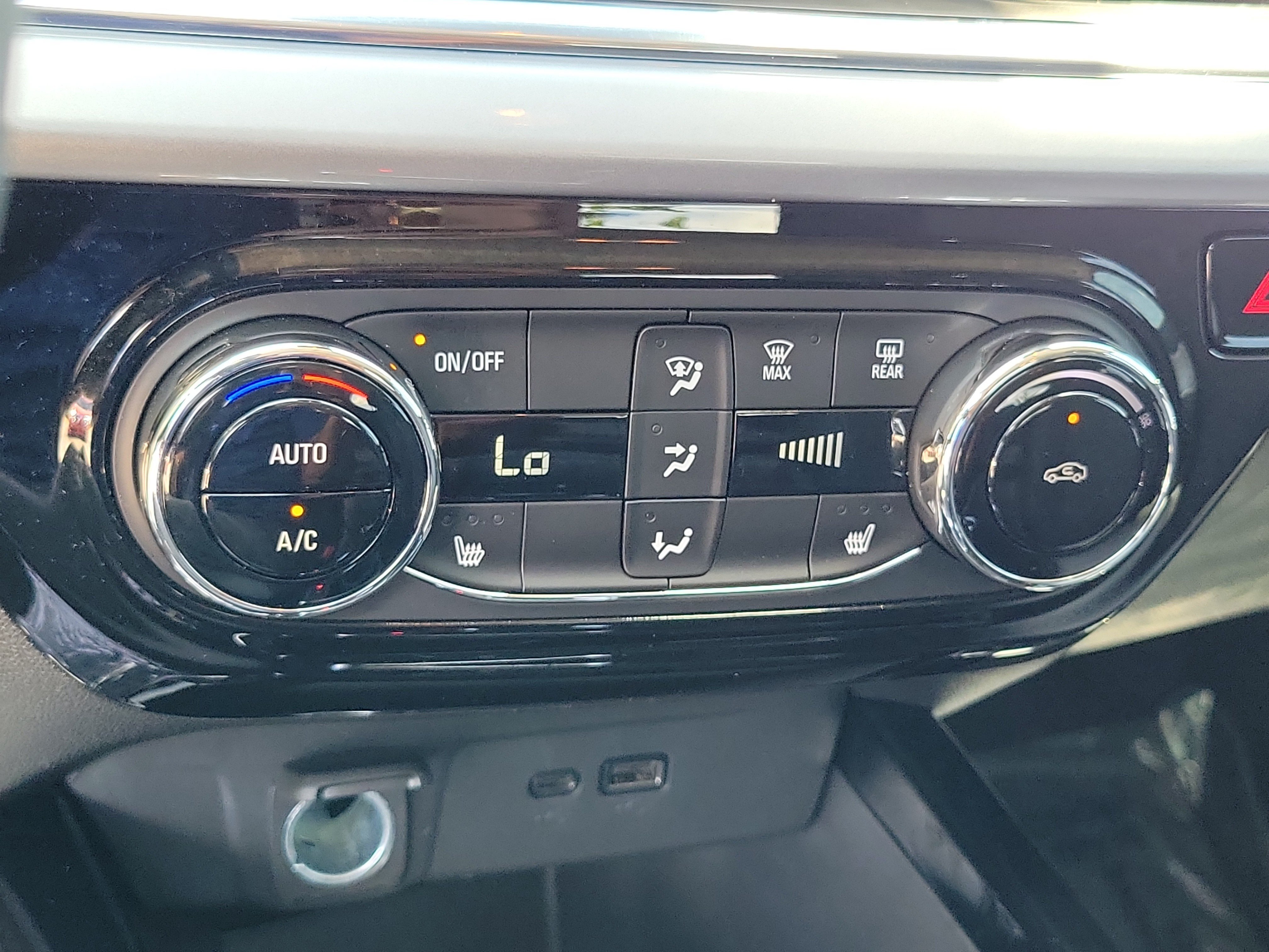 Used 2025  Chevrolet LT image 27