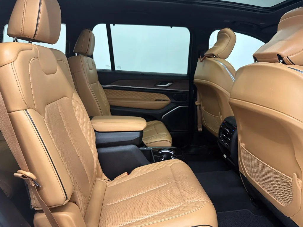Used 2023 White Jeep Summit image 29