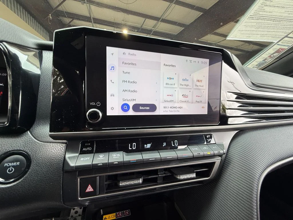 2025 Toyota Camry SE - Photo 21