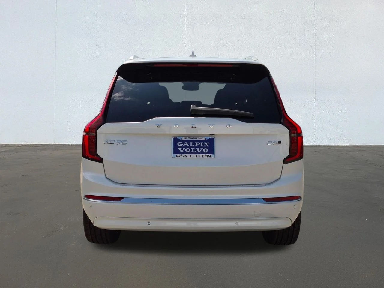 New 2026 Crystal White Volvo Plus image 5