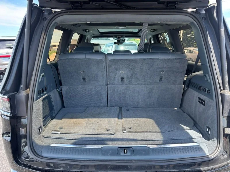 Used 2022 Diamond Black Crystal Pearlcoat Jeep Series III image 6