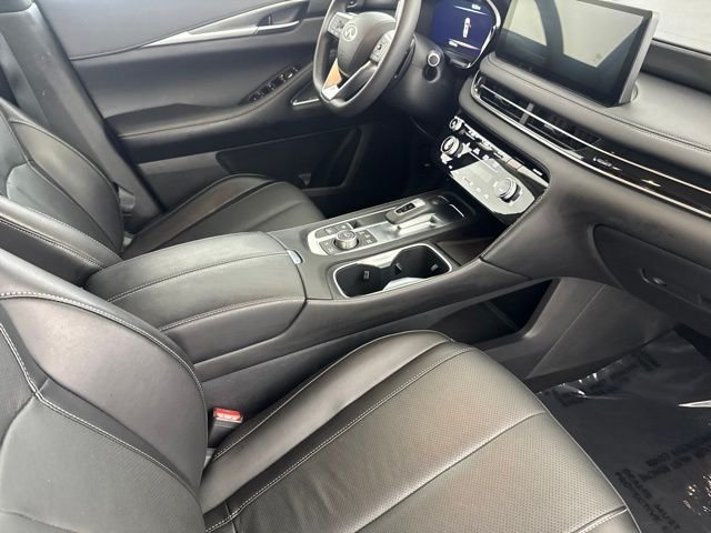 Used 2025 Black INFINITI LUXE image 21