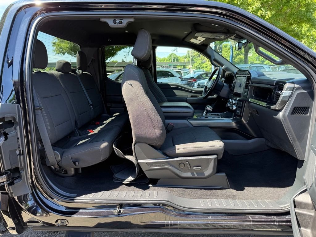 Used 2023 Black Ford XLT image 25