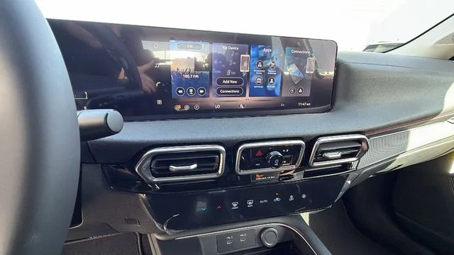 2026 Nissan Sentra SR - Photo 25
