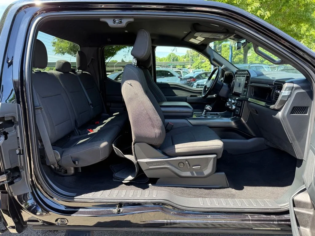 Used 2023 Black Ford XLT image 25