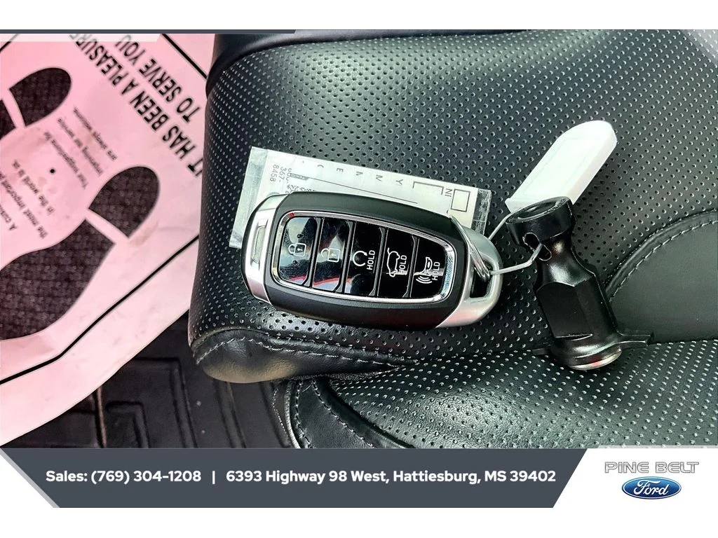 Used 2022 Hyper White Hyundai Calligraphy image 9
