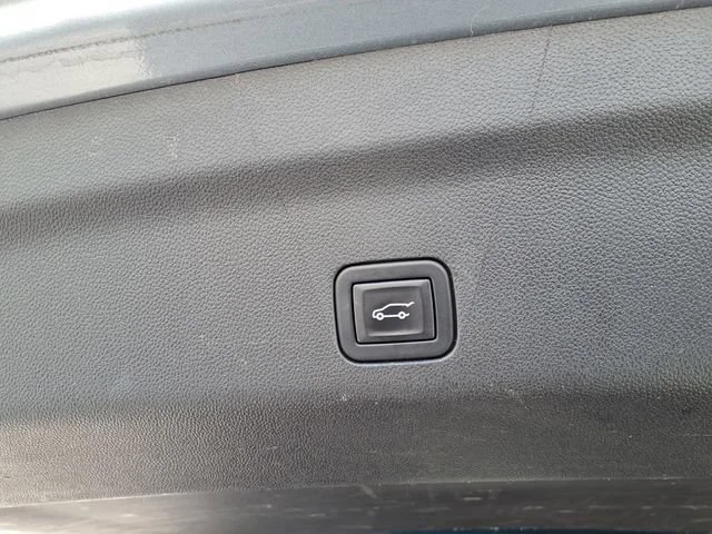Used 2025 Sterling Metallic GMC Denali image 9