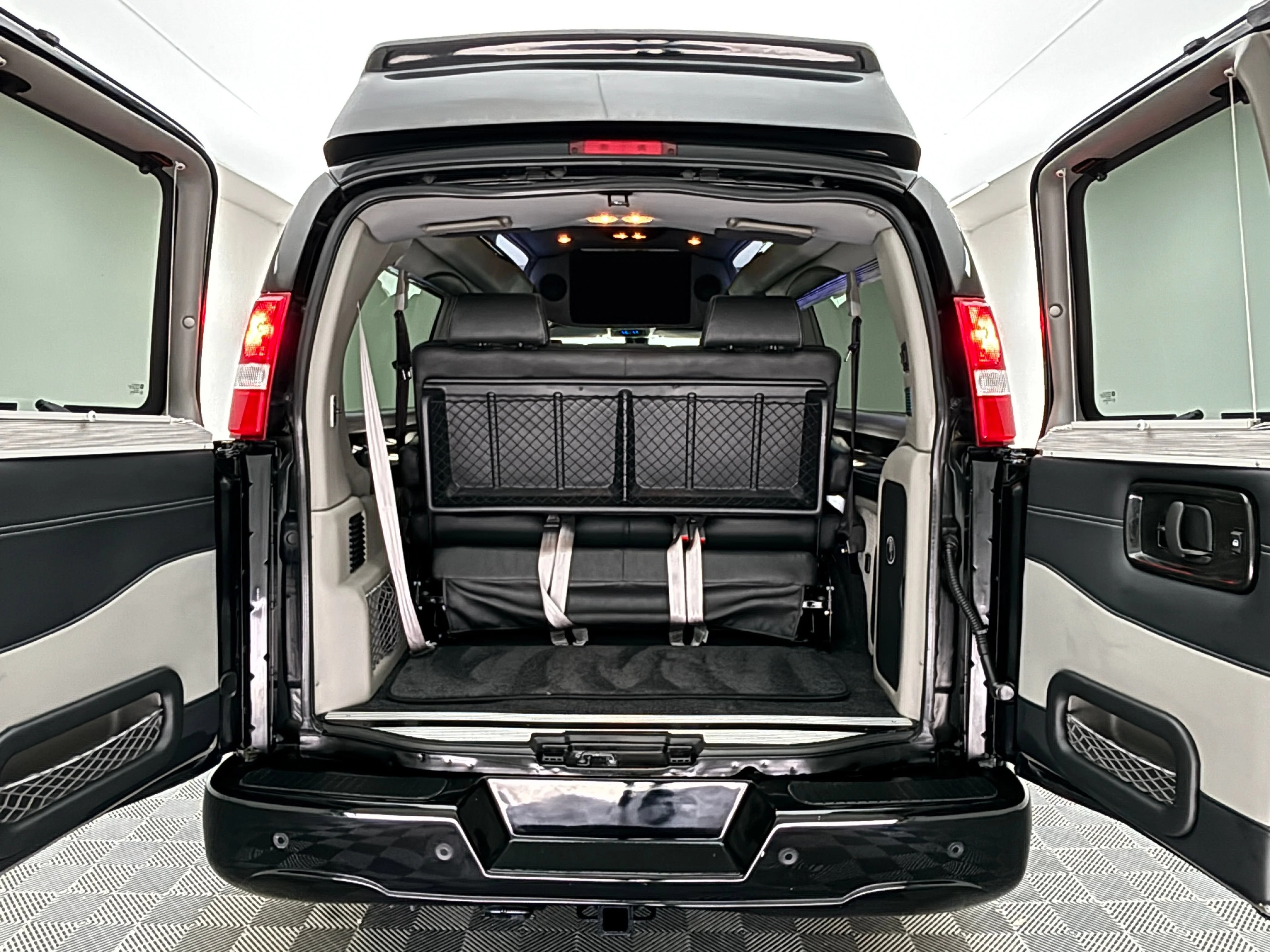 Used 2025 Onyx Black GMC Work Van image 10