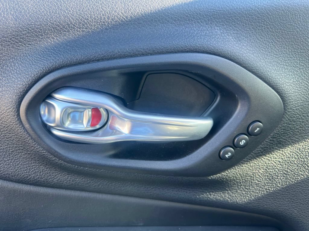 Used 2018 Black Jeep Trailhawk image 21