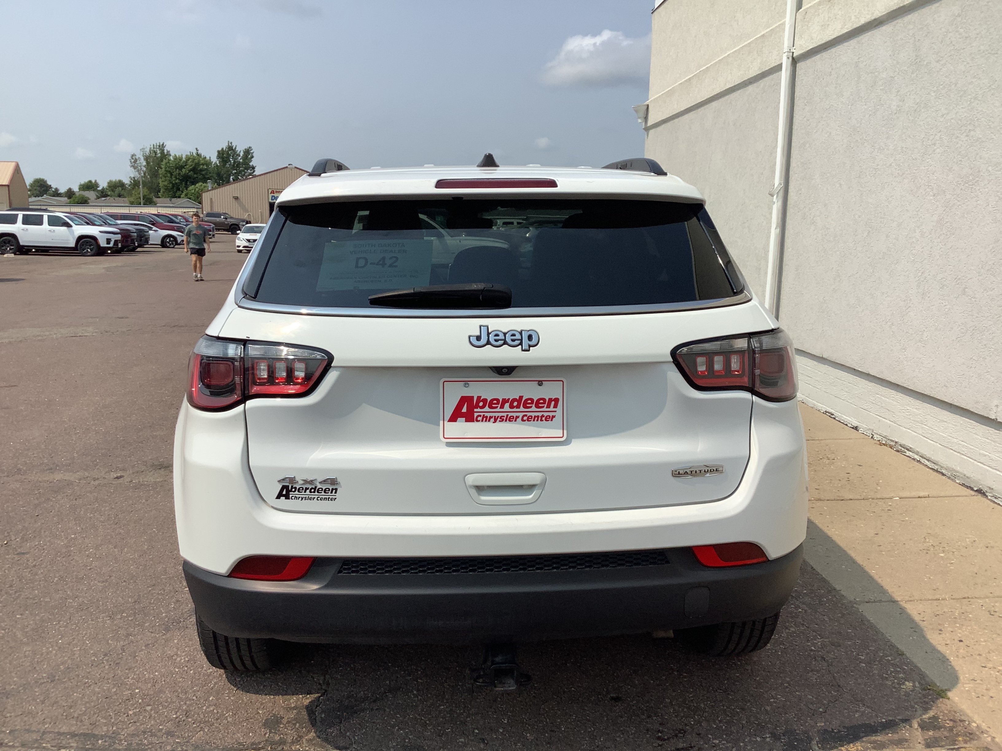 Used 2022 White Jeep Latitude image 5