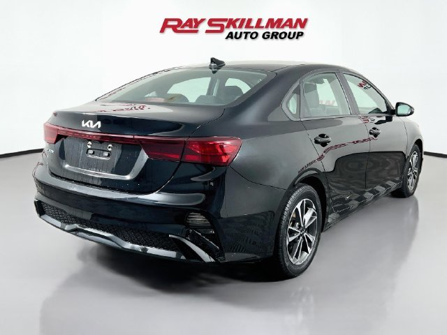 2023 Kia Forte LXS - Photo 7