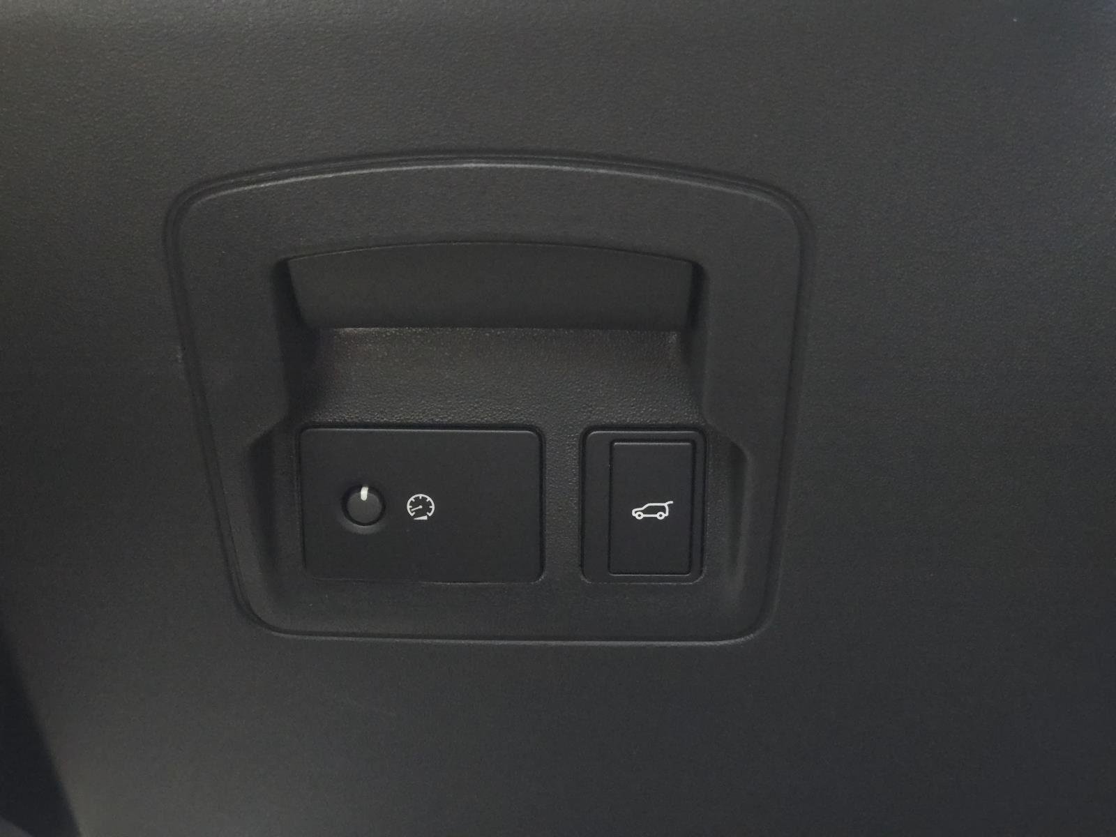 Used 2025 Fuji White Land Rover Dynamic SE image 18