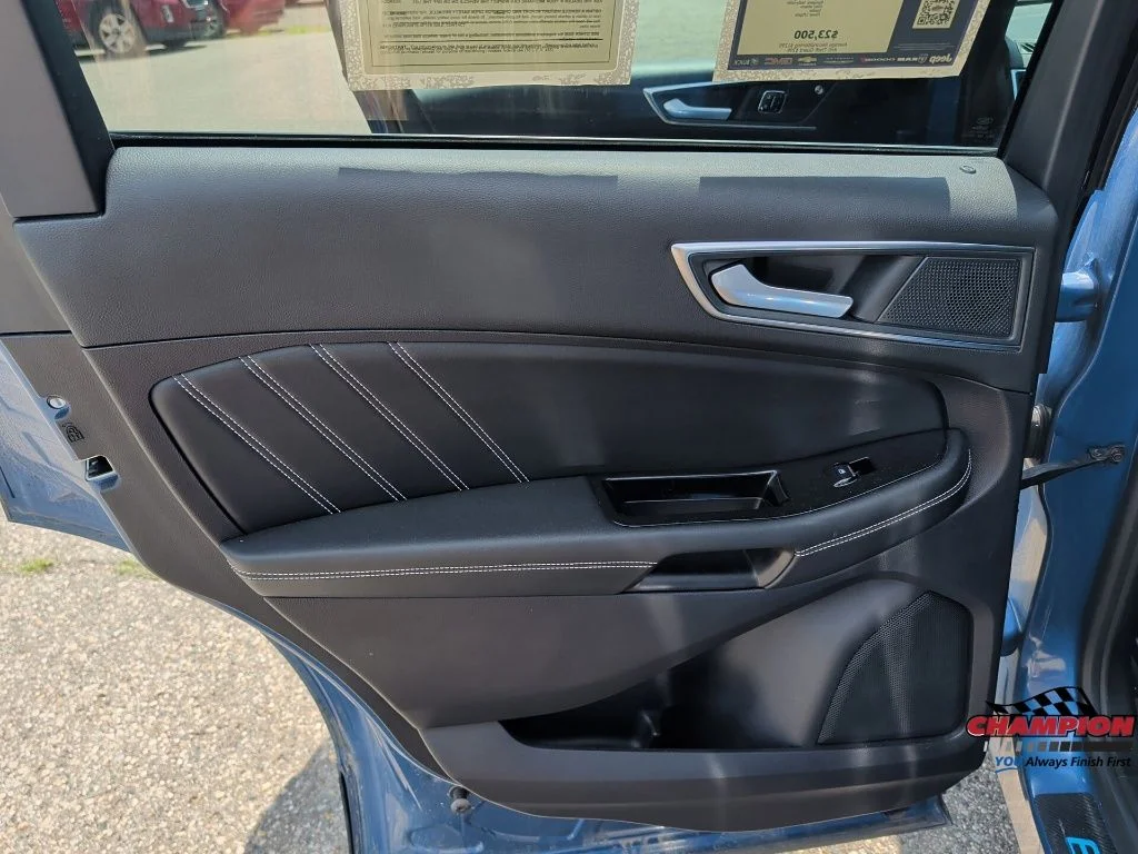 Used 2019  Ford ST image 16