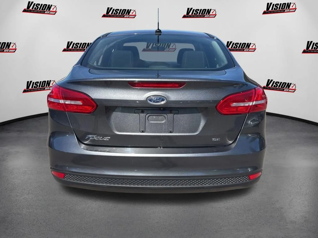 Used 2018 Gray Ford SE image 6