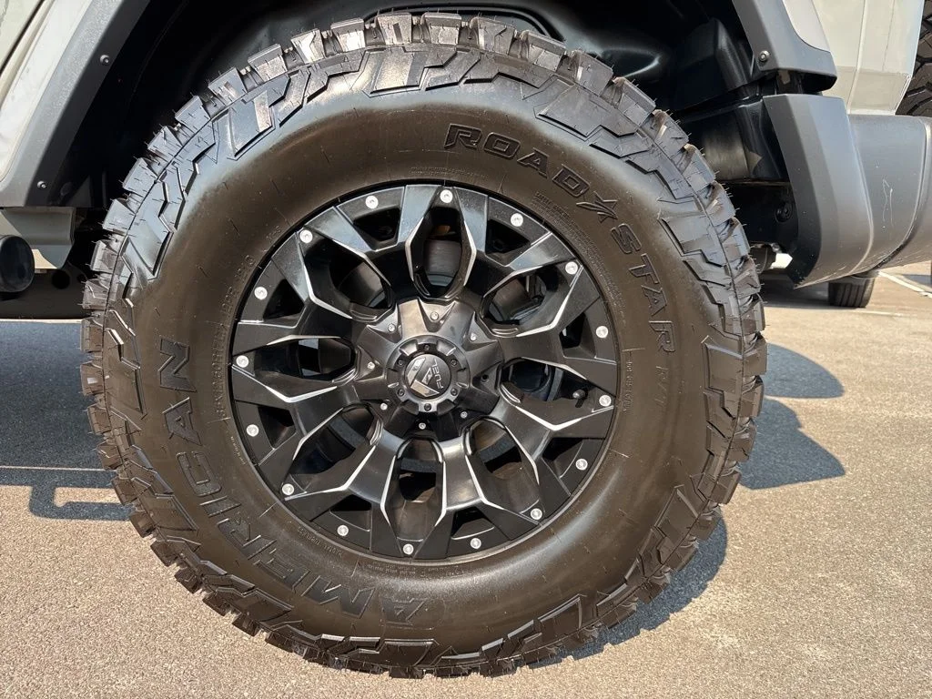 Used 2018 Gray Jeep Unlimited Sahara image 14