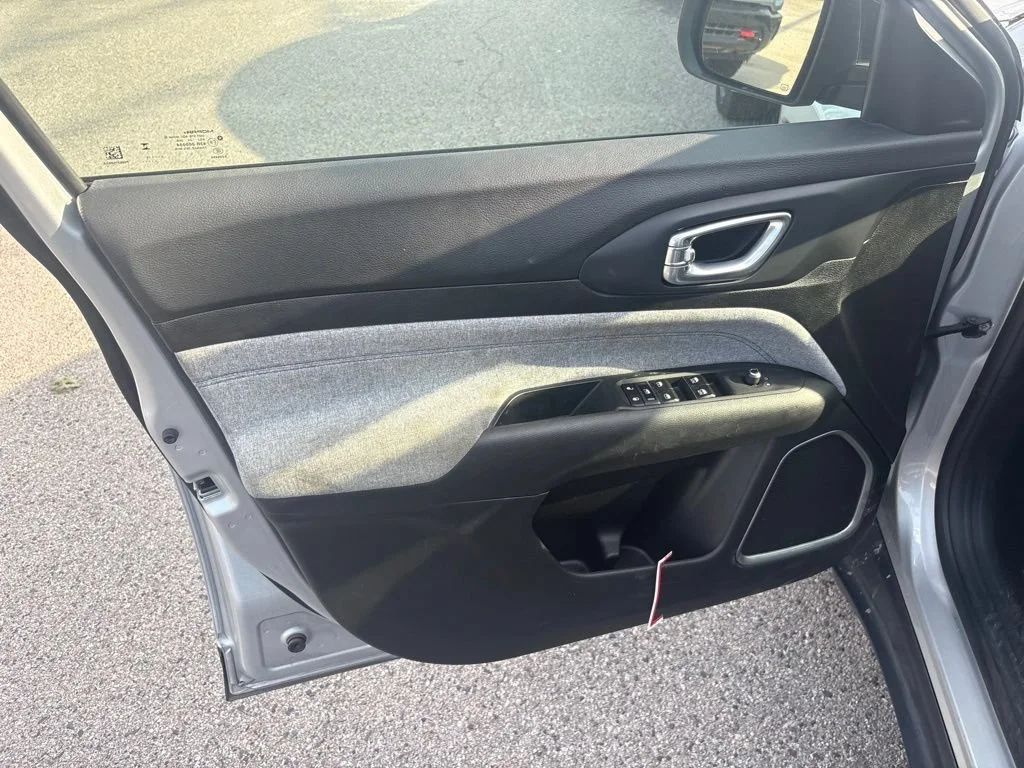 Used 2024 Silver Jeep Latitude image 17