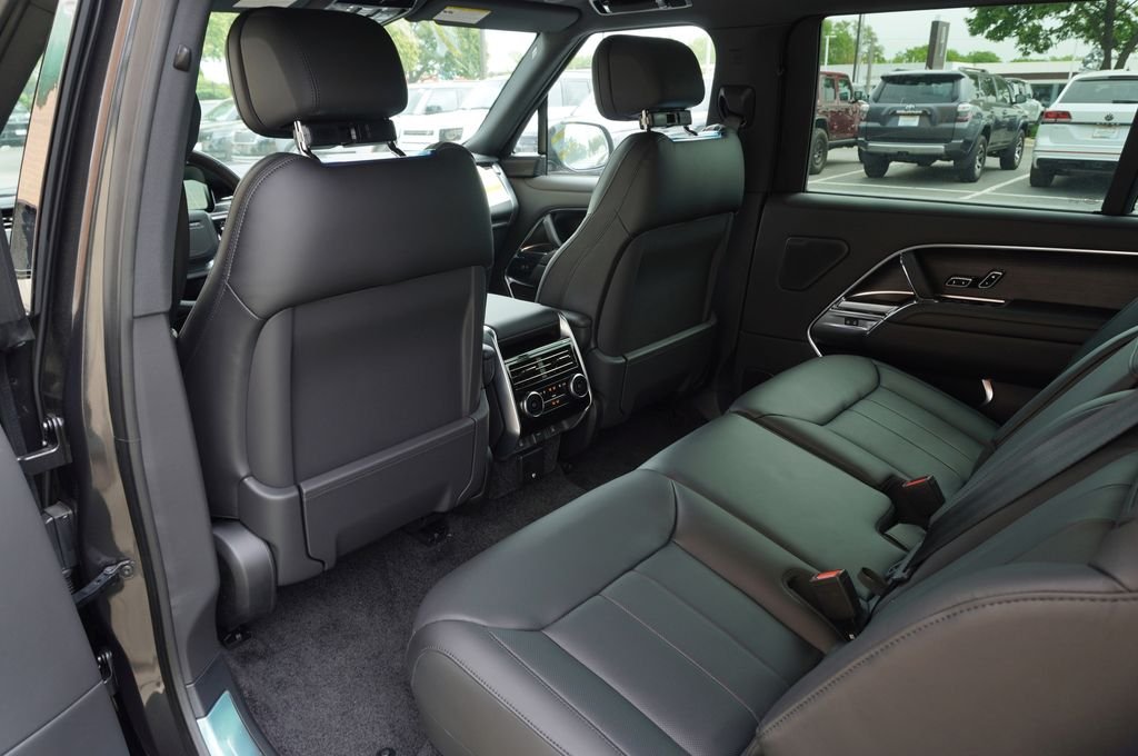 New 2026 Carpathian Grey Land Rover SE image 35