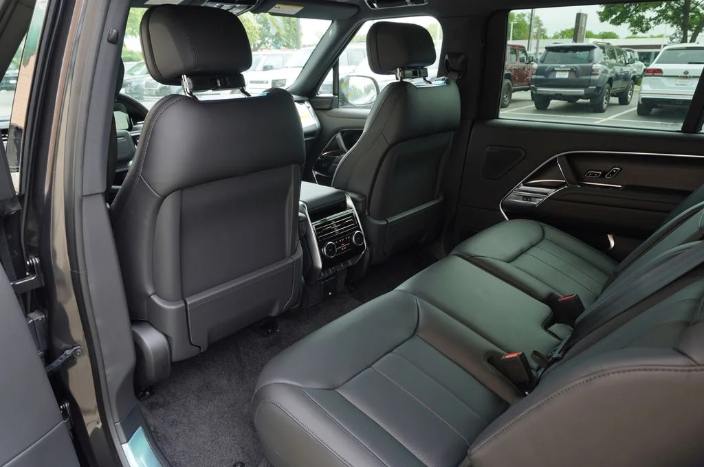 New 2026 Carpathian Grey Land Rover SE image 36