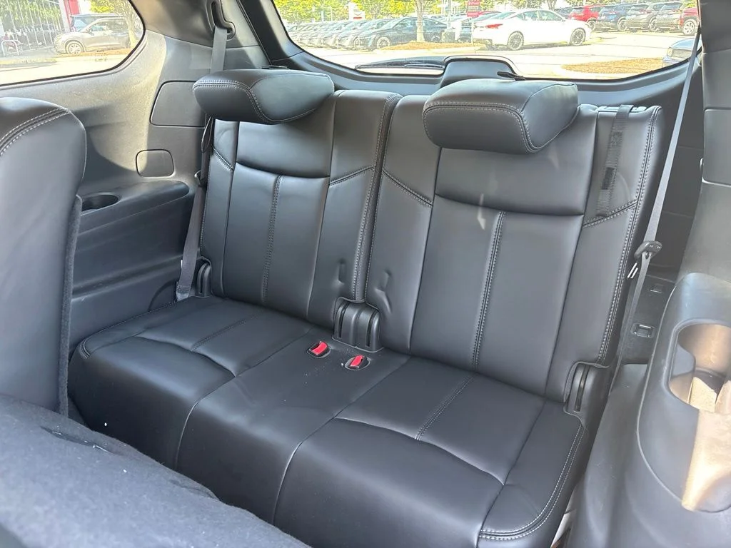 Used 2018 White Nissan SL image 8