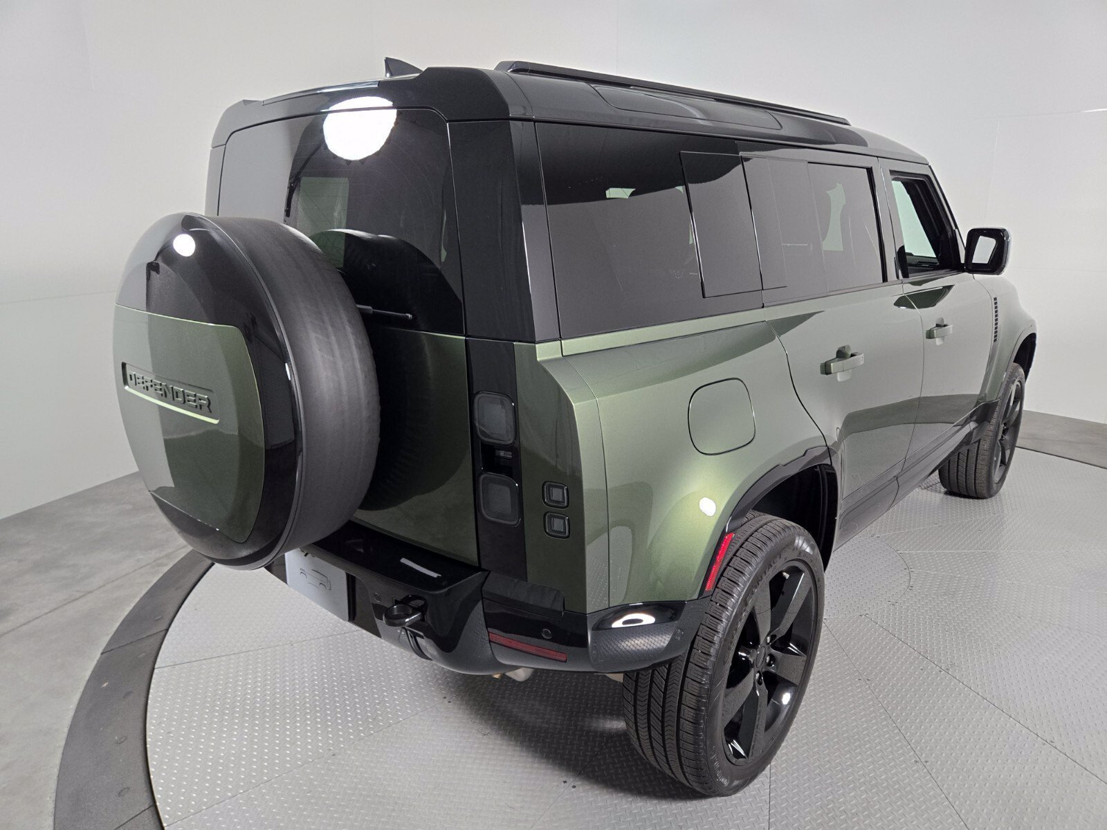 Certified Used 2026 Woolstone Green Metallic Land Rover X-Dynamic SE image 2