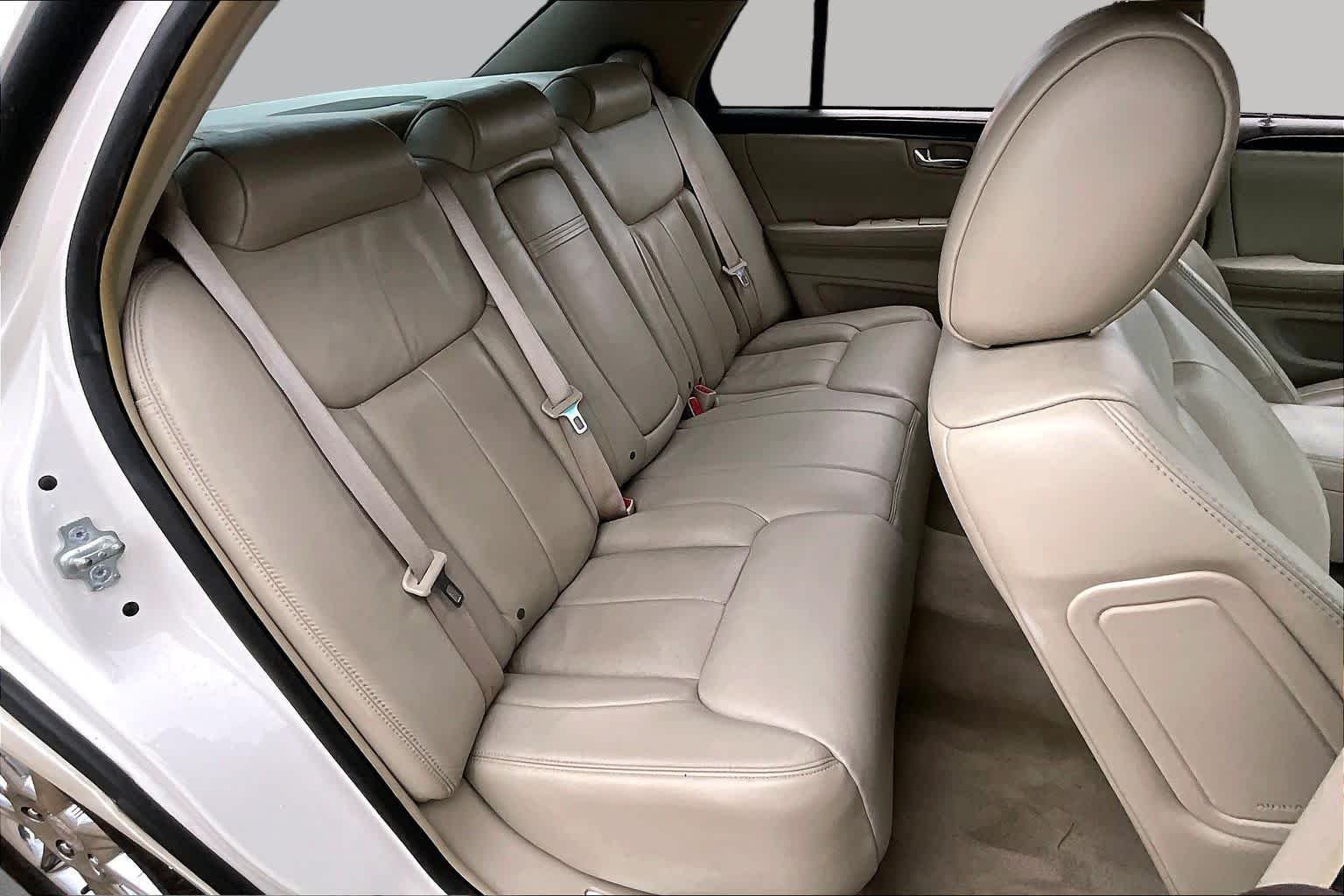 Used 2010 White Diamond Tricoat Cadillac w/1SC image 20