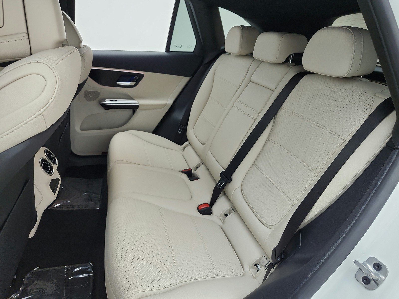 Certified Used 2023 Polar White Mercedes-Benz GLC 300 SUV image 13