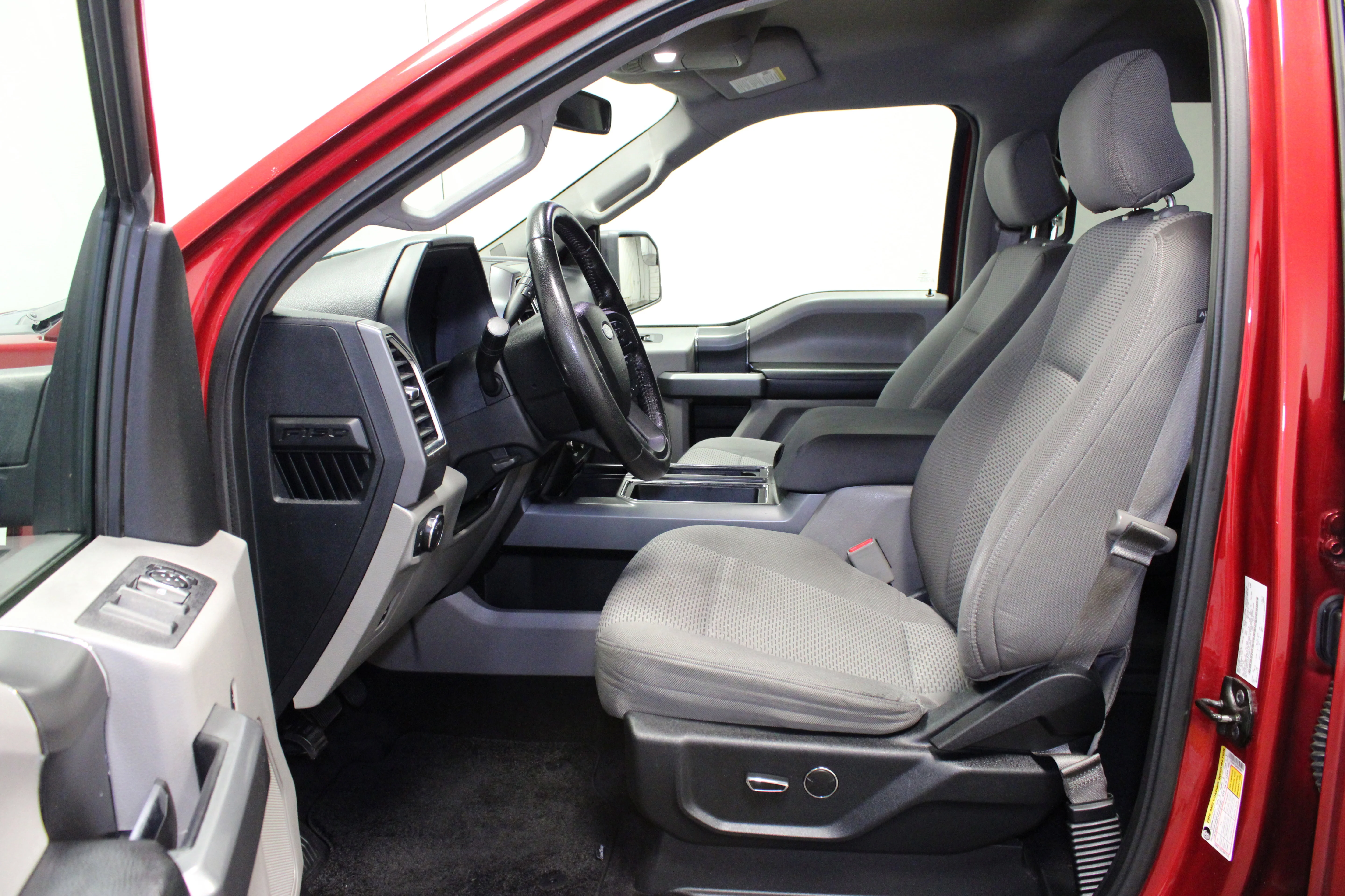 Used 2016 Ruby Red Metallic Tinted Clearcoat Ford XLT image 18