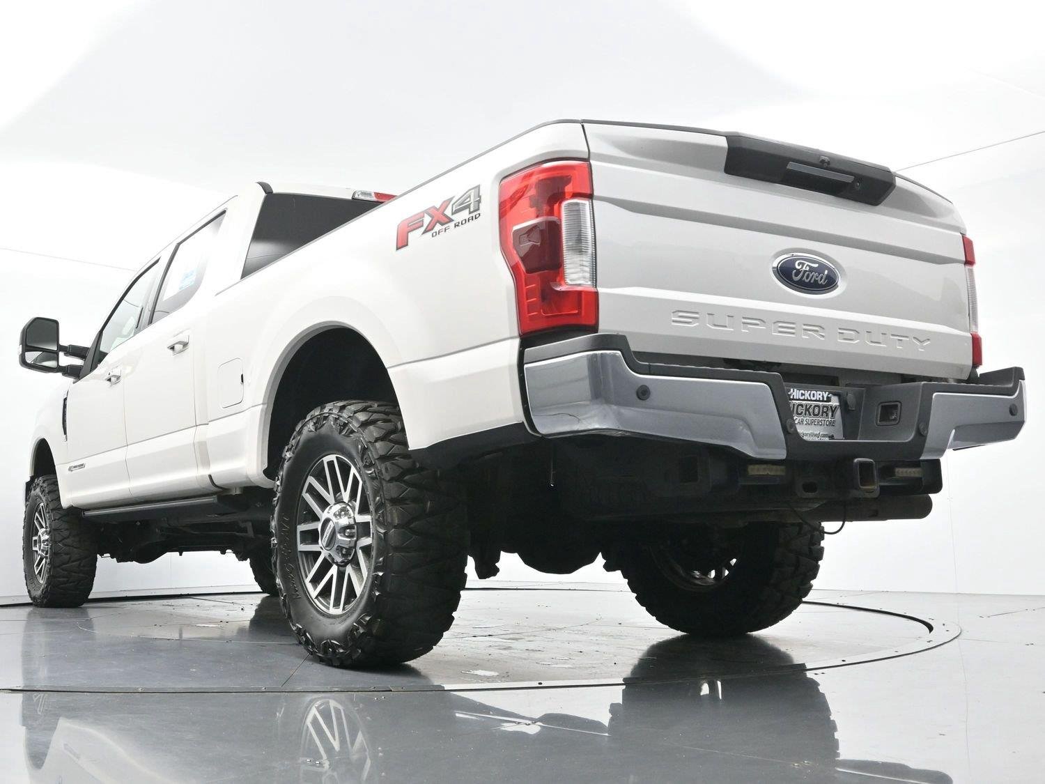Used 2017 White Platinum Metallic Tri-Coat Ford Lariat image 53