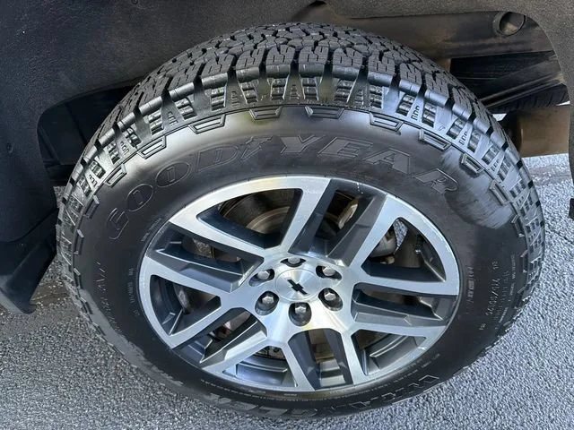 Used 2020 IRIDESCENT PEARL TRICOAT Chevrolet LT Trail Boss image 19