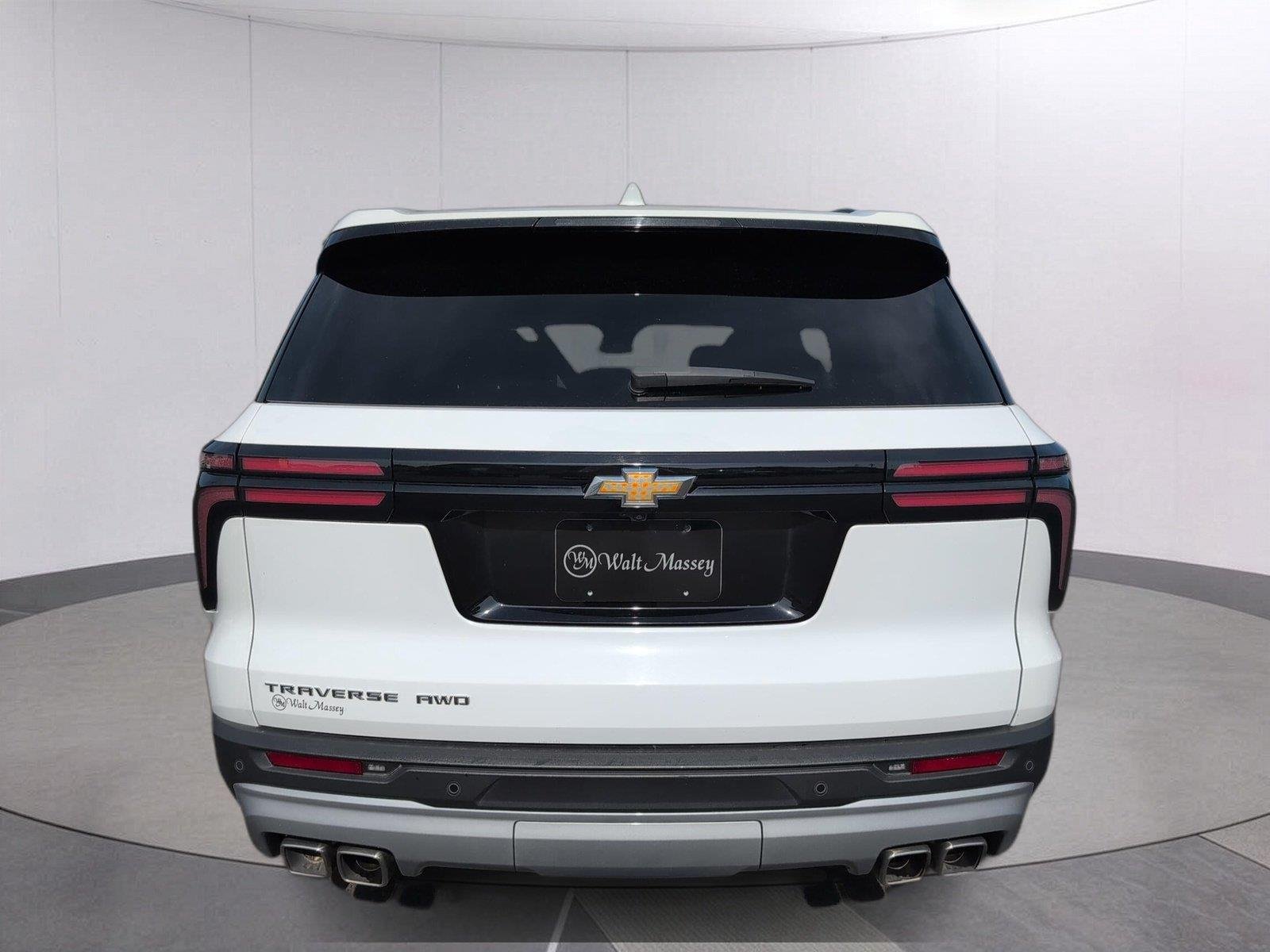 Used 2025 Summit White Chevrolet LT image 6