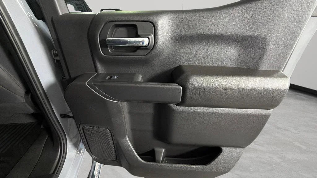 Used 2025 Slate Gray Metallic Chevrolet Custom image 31