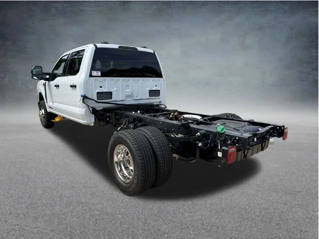 New 2026 Oxford White Ford F-350® XLT image 7