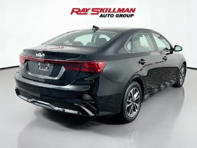 Used 2023 Black Kia LXS image 7