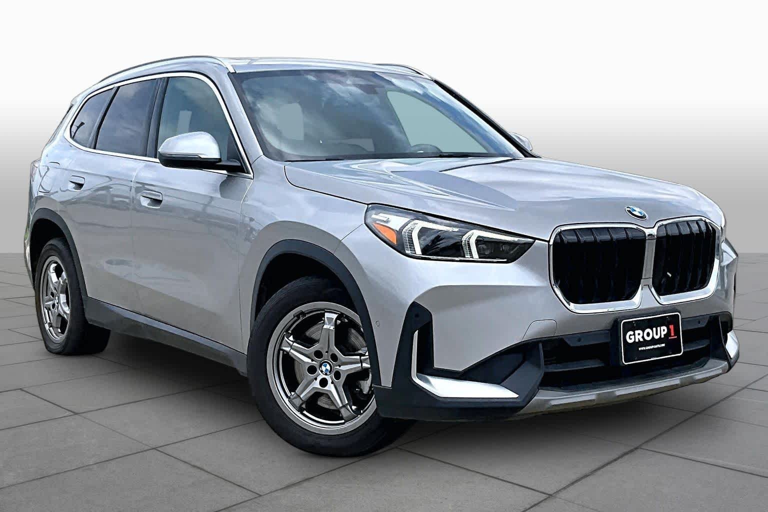 Used 2023 Space Silver Metallic BMW xDrive28i image 3