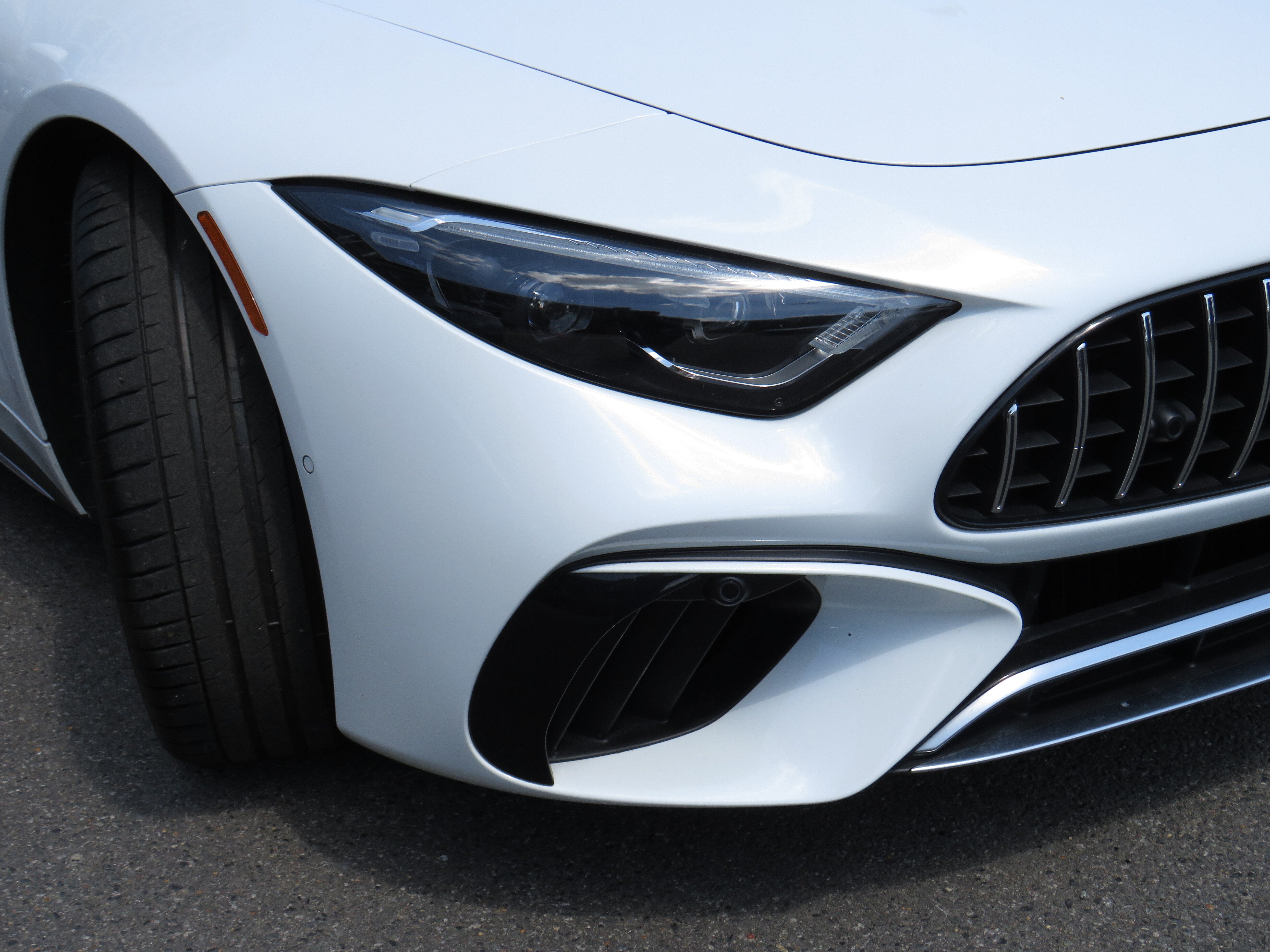 Certified Used 2022 MANUFAKTUR Moonlight White Metallic Mercedes-Benz AMG® SL 55 image 24