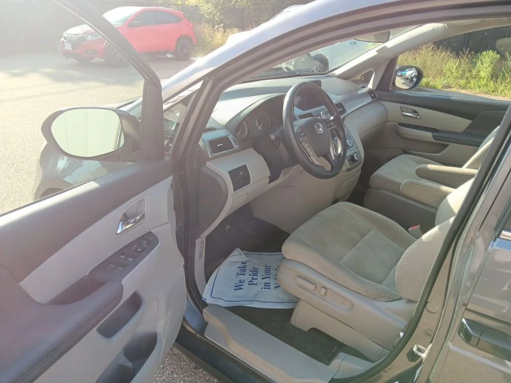 Used 2016 Modern Steel Metallic Honda LX image 11