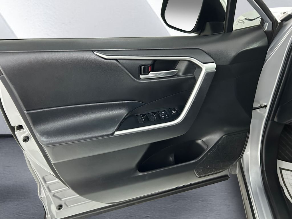 Used 2022 Silver Toyota XLE Premium image 12