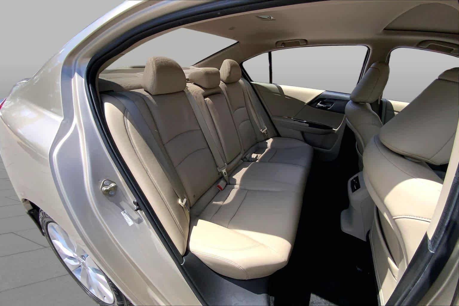 Used 2014 Champagne Frost Pearl Honda EX-L image 21