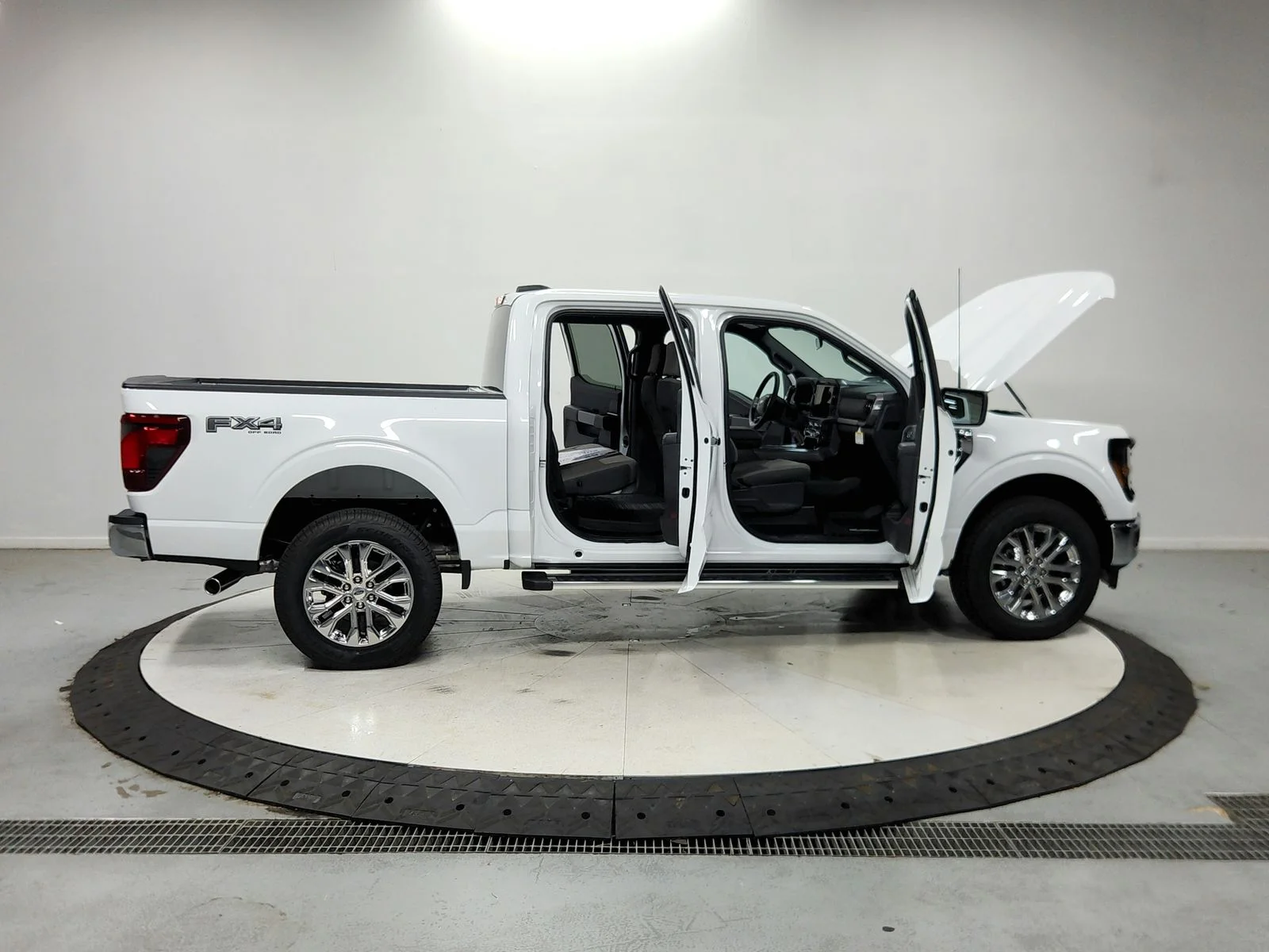 New 2026 White Ford XLT image 17
