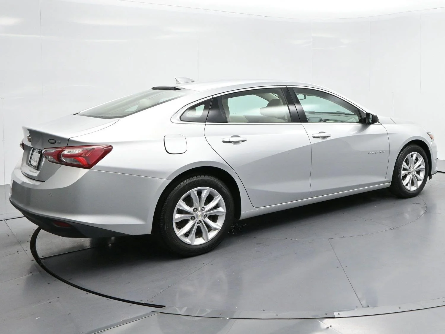 Used 2020 Silver Ice Metallic Chevrolet LT image 7