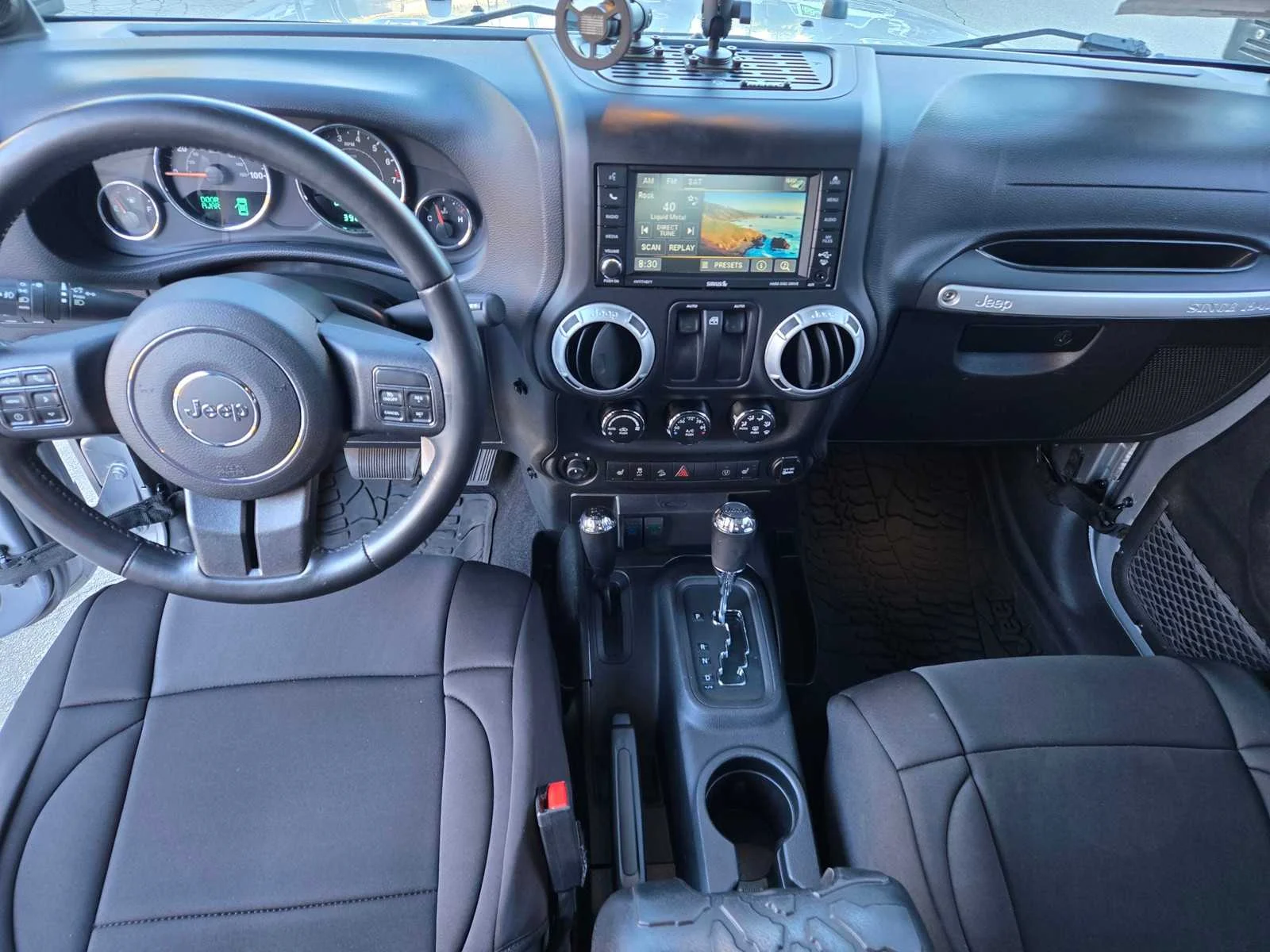 Used 2014  Jeep Rubicon image 9
